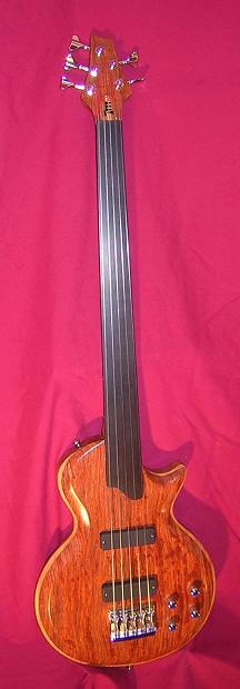 A picture of the full bass.