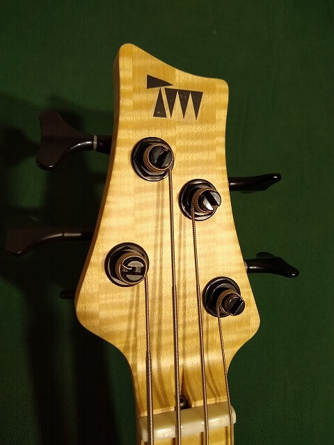 A close up of the headstock.