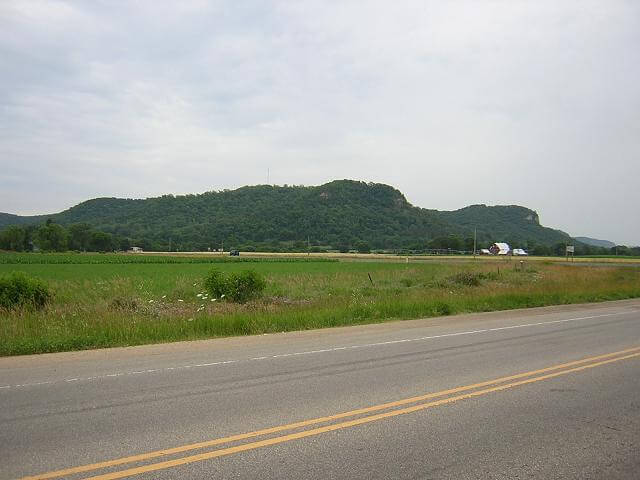 Lots of little bluffs like these.