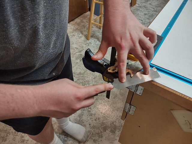 Trimming the scarf joint onto the veneer.