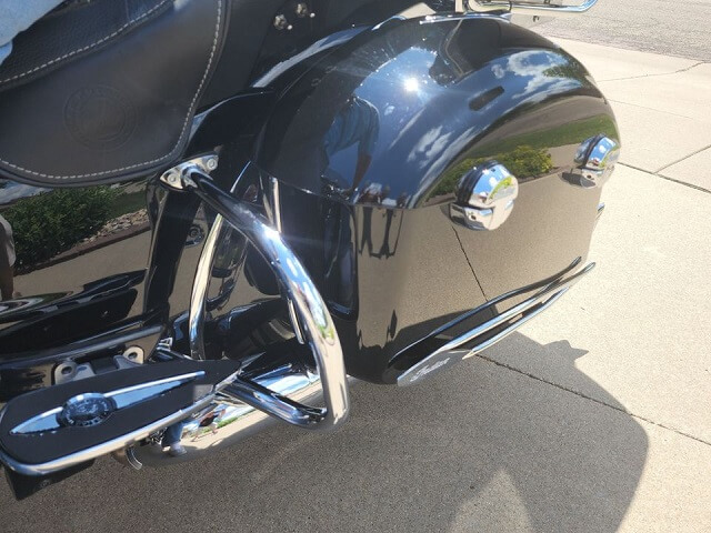 Hard locking saddlebags.