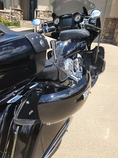 Hard locking saddlebags.