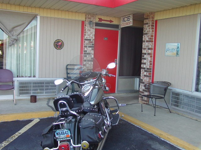 My room at the Dogwood Motel.