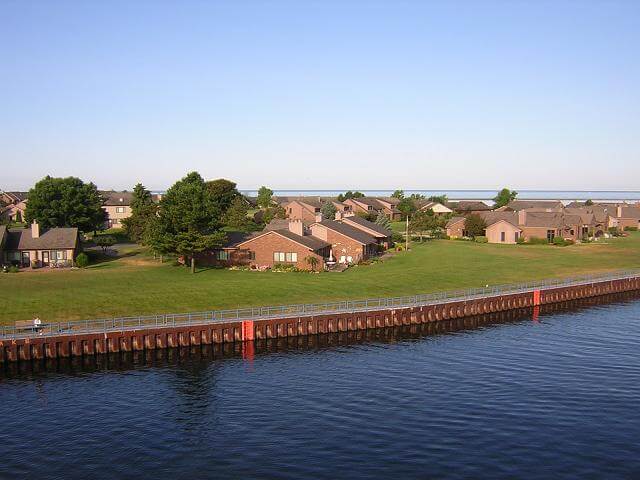 A nice looking neigborhood on the Michigan coast.