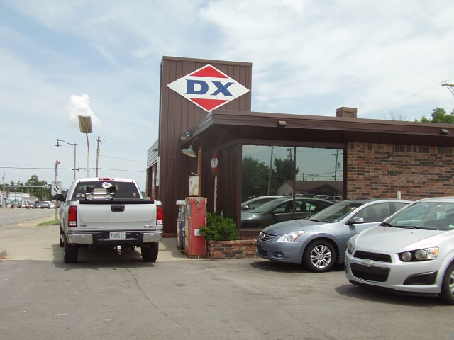 A neat old DX gas station sign in Lebanon, MO.