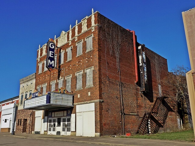 An abandoned building in Cairo, IL (Not My Picture.)