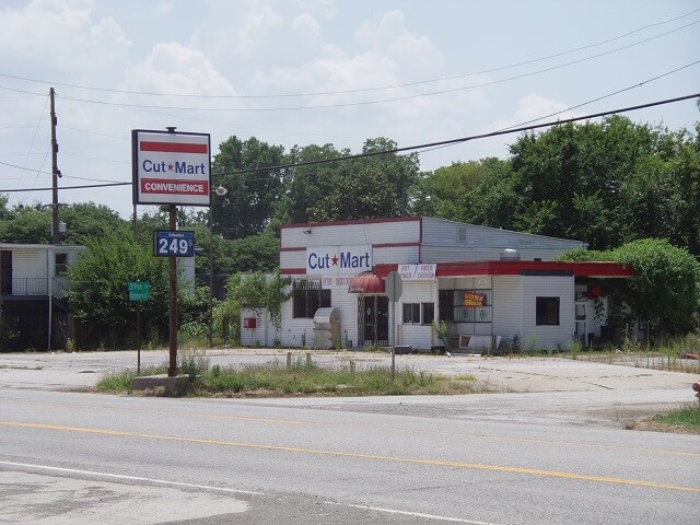 The abandoned gas station to where my GPS routed me in Cairo, IL.