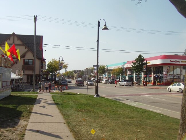 Walking around the Wisconsin Dells, WI