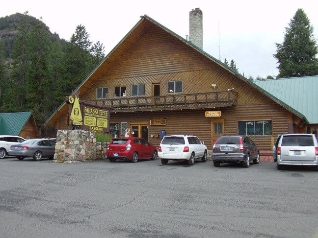 A gift shop just outside the park entrance.